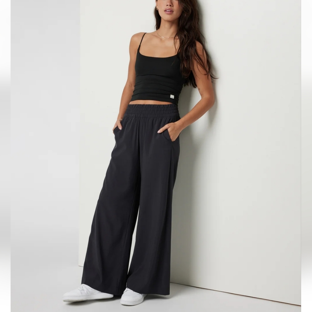 NWT Vuori Villa Wideleg Black, XXS